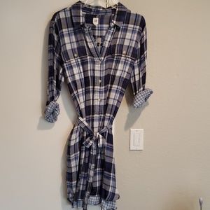 Gap shirt dress with tie and pockets